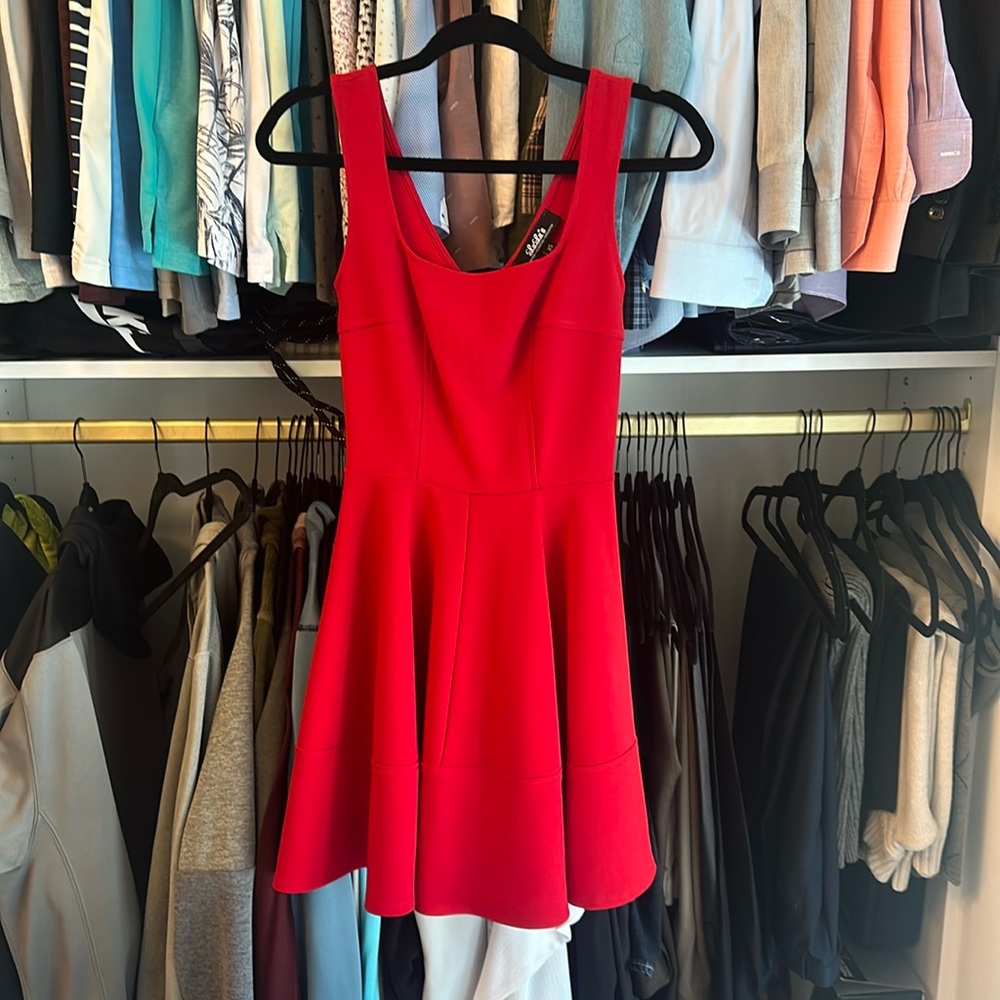 Lulu’s red dress
